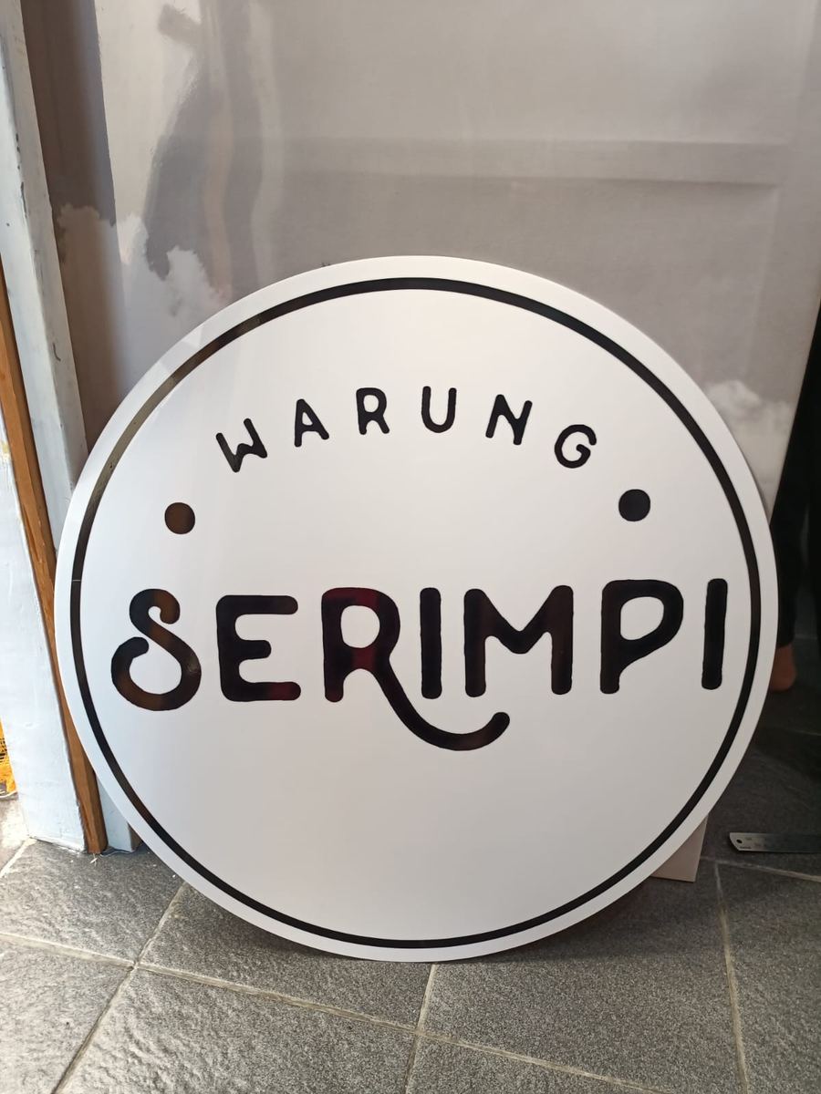 Papan nama bulat untuk warung makan, Mataram