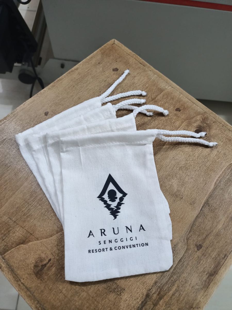 Pouch blacu sablon logo hotel